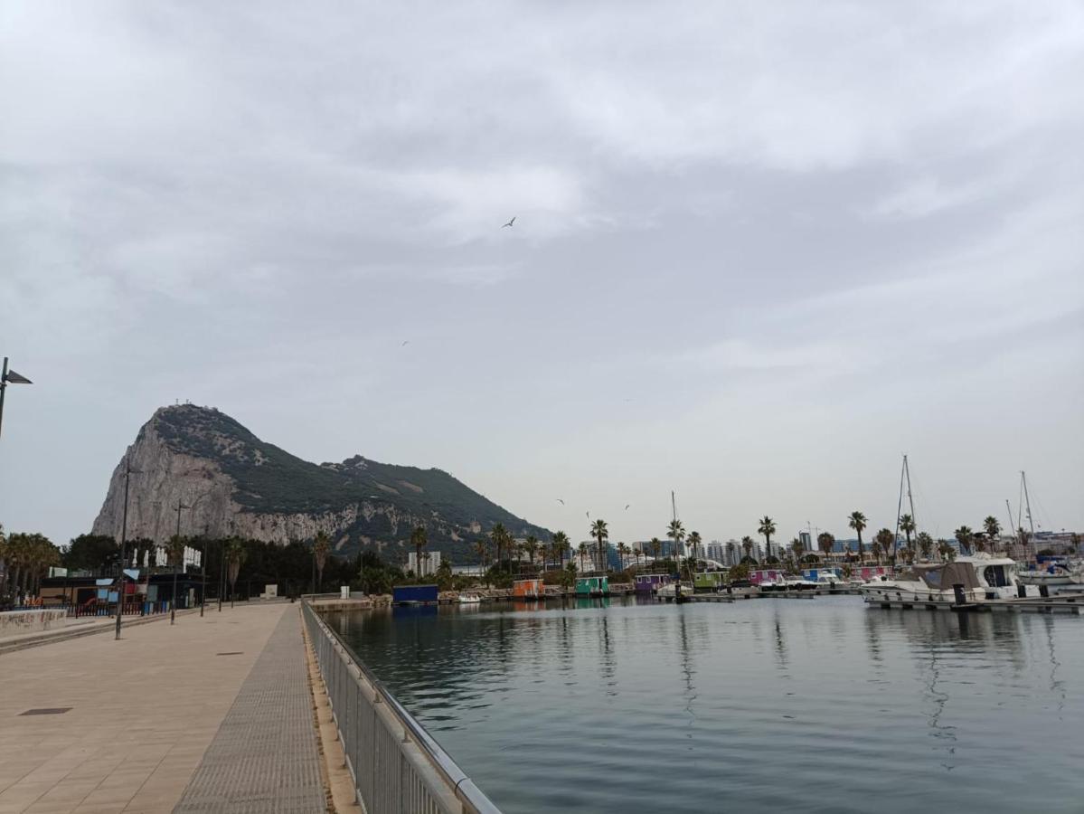 Апартаменты Vistas A 3 Paises Y 2 Continentes 1º Linea De Playa A 5 Minutos De Gibraltar Ла-Линеа-де-ла-Консепсьон Экстерьер фото