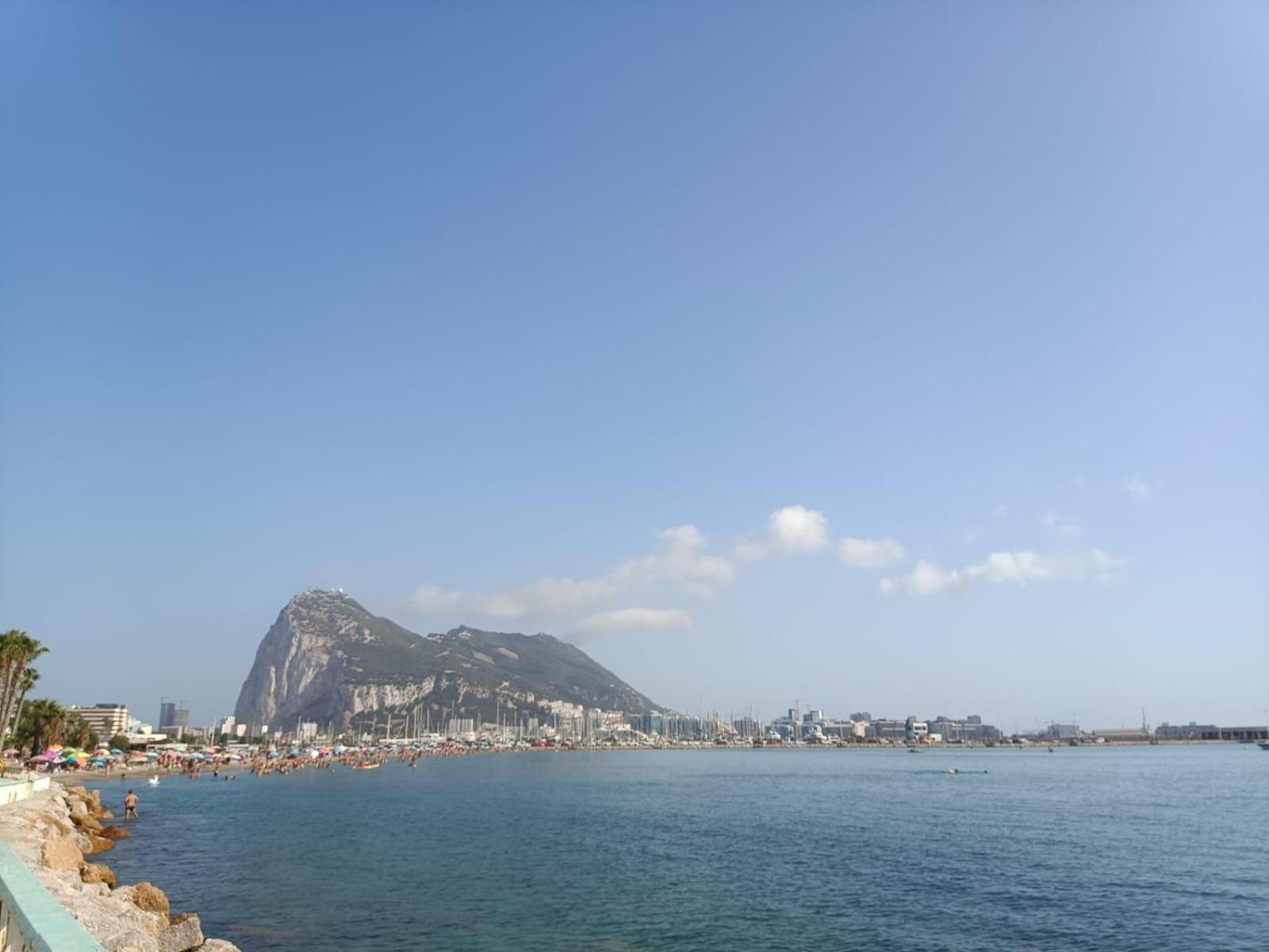 Апартаменты Vistas A 3 Paises Y 2 Continentes 1º Linea De Playa A 5 Minutos De Gibraltar Ла-Линеа-де-ла-Консепсьон Экстерьер фото